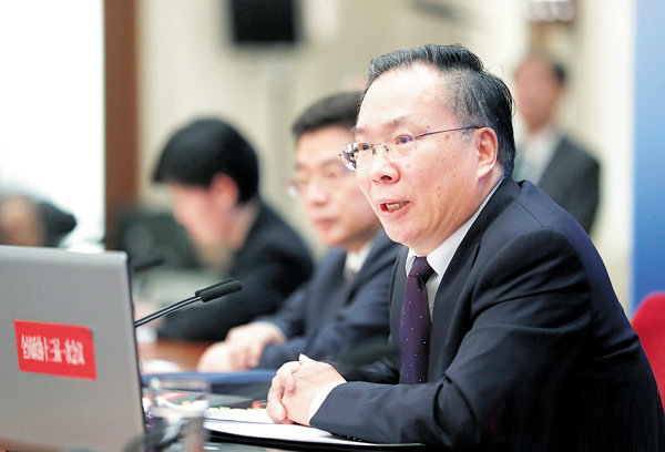■ 全國政協十三屆一次會議新聞發佈會昨日在北京人民大會堂舉行，大會新聞發言人王國慶介紹會議有關情況。中新社