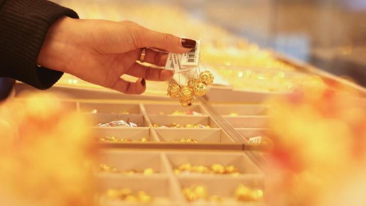 财经聚焦: 年内涨约50%！金价为何一路高歌？