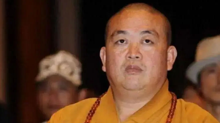 少林寺住持释永信被调查的，这件事情越演越烈，甚至连他的商业帝国都被扒了个遍。