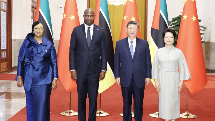 习近平同莫桑比克总统查波会谈
